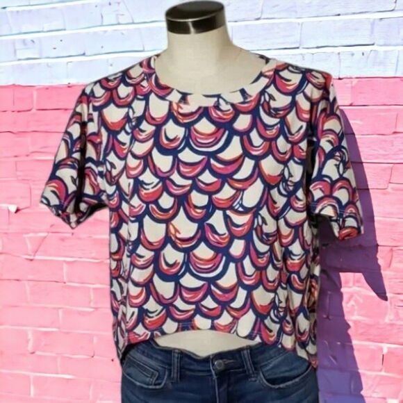 Collage Clothing Short-Sleeve High-Low Top Blue, Pink,White Summer Scale Print - Picture 2 of 7